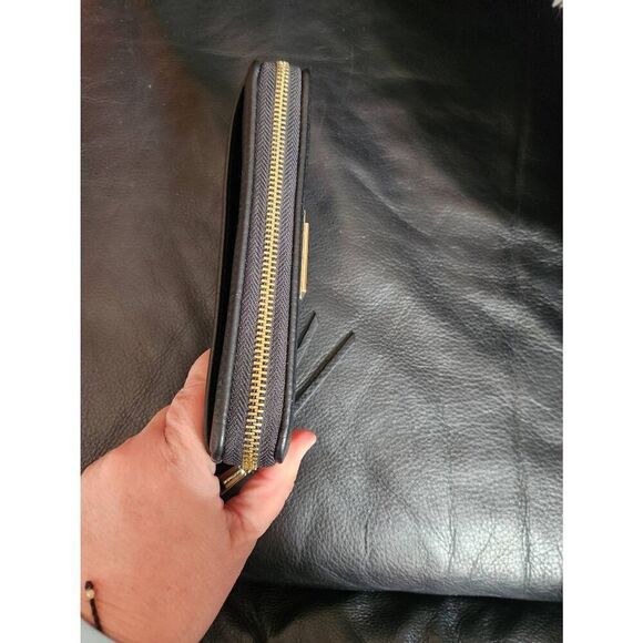 NWOT Juicy Couture star studded wallet Black Faux Leather Zippered Wallet w/ Stu - Picture 8 of 9